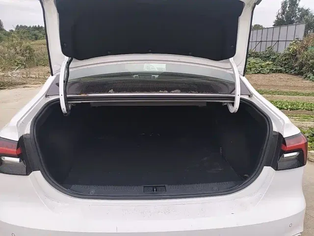 Roewe i6 MAX EV — Фото автомобиля 18