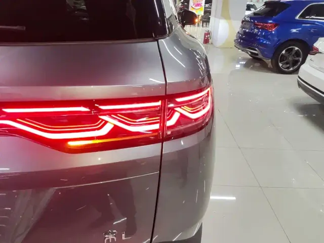 BYD Song L DM-i — Фото автомобиля 7