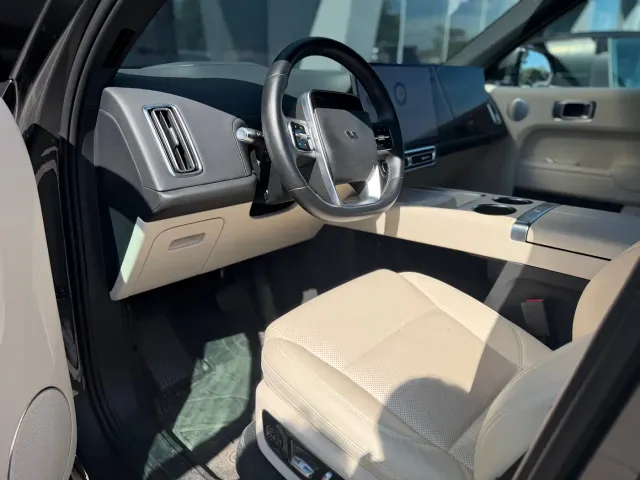 Li Auto L8 — Фото автомобиля 7