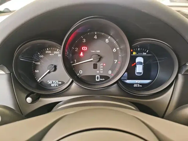 Porsche Macan — Фото автомобиля 11