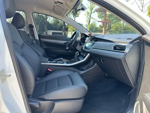Geely Emgrand — Фото автомобиля 10