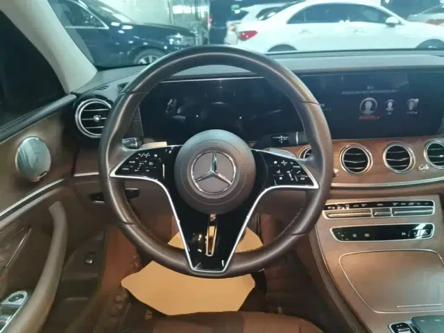 Mercedes-Benz E-Class — Фото автомобиля 10