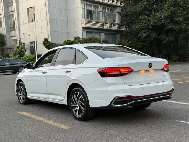 Volkswagen Lavida — Фото автомобиля 4