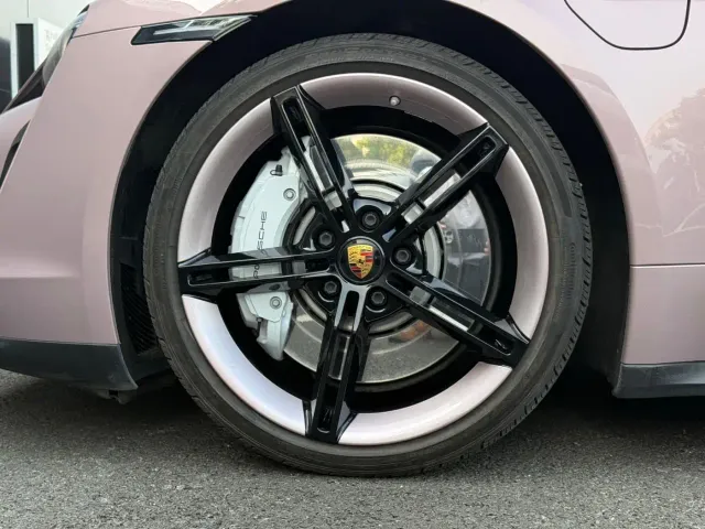 Porsche Taycan — Фото автомобиля 7