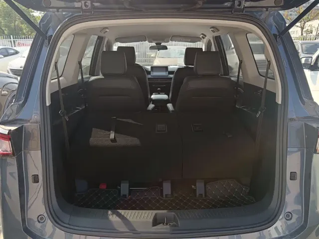 Wuling Jiachen — Фото автомобиля 4