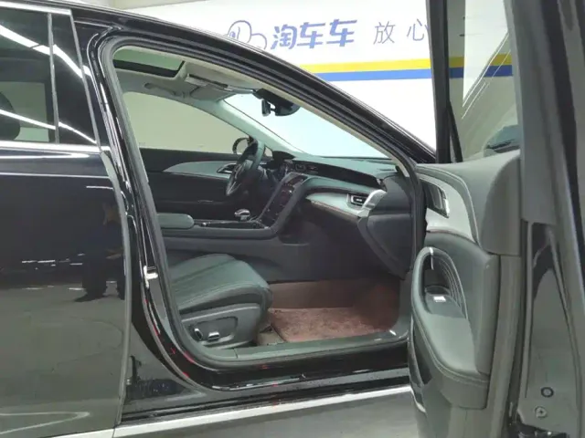 Hongqi H5 — Фото автомобиля 8