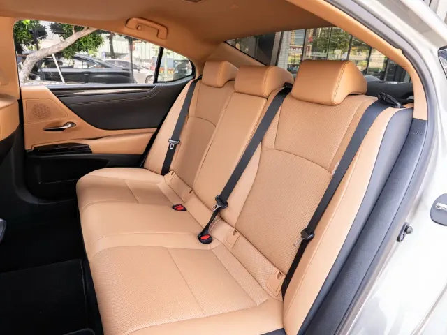 Lexus ES — Фото автомобиля 12