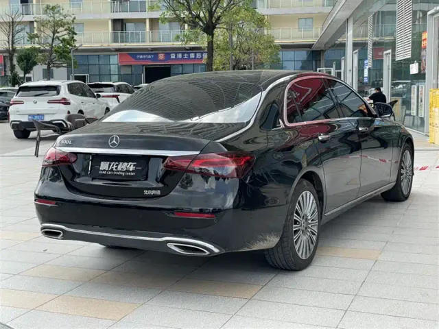Mercedes-Benz E-Class — Фото автомобиля 9