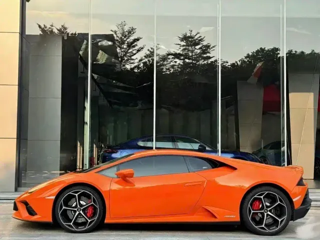 Lamborghini Huracan — Фото автомобиля 3
