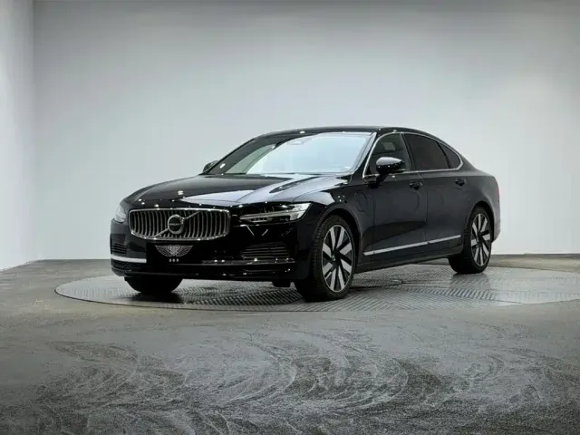 Фотография автомобиля — Volvo S90