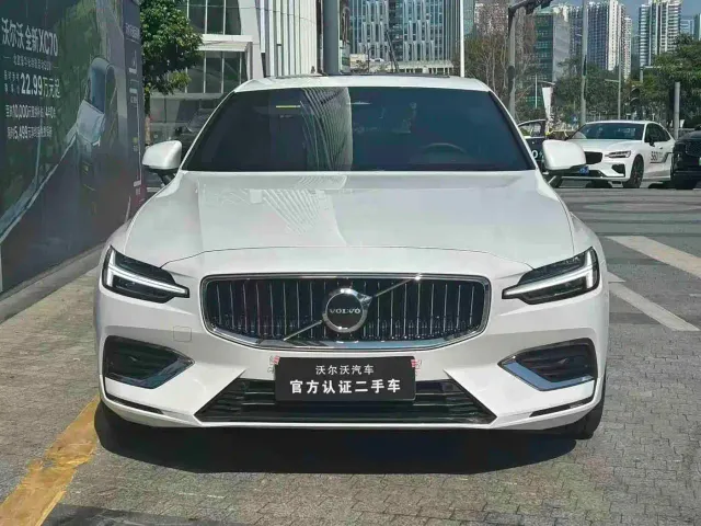 Volvo S60 — Фото автомобиля 3