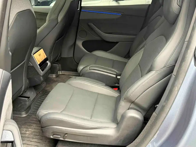 Tesla Model Y L — Фото автомобиля 9