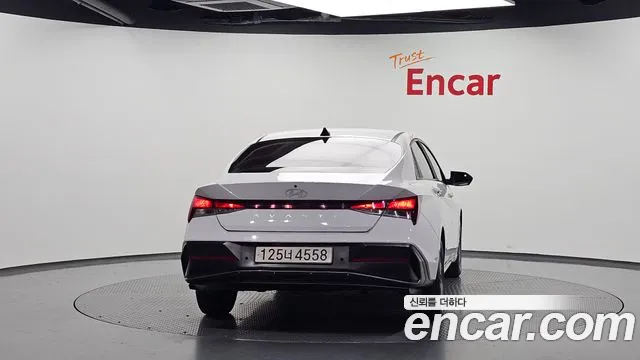 Hyundai Avante — Фото автомобиля 4