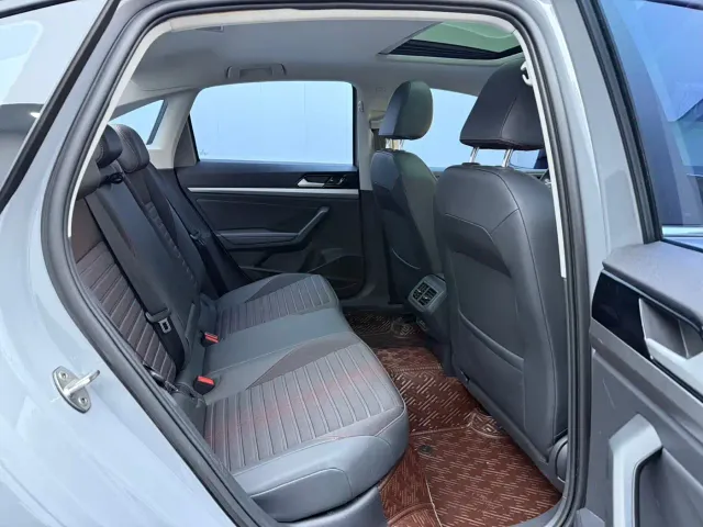 Volkswagen Lavida — Фото автомобиля 10