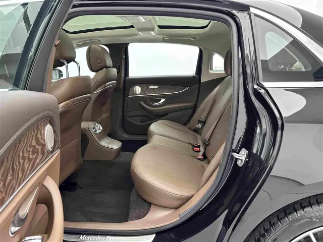 Mercedes-Benz E-Class — Фото автомобиля 19