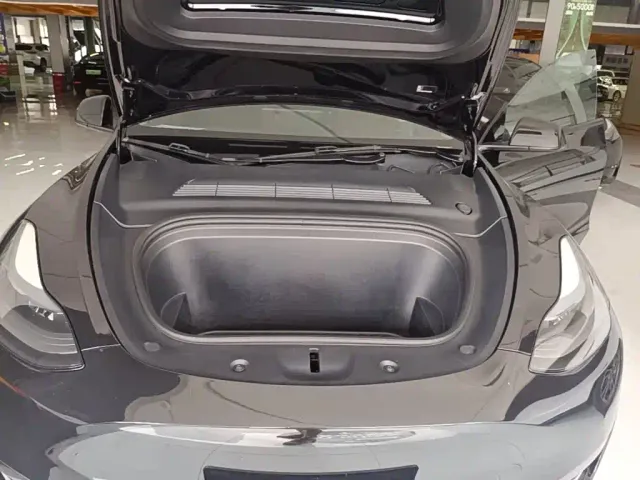 Tesla Model Y — Фото автомобиля 19