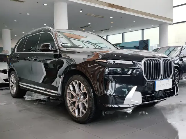 BMW X7 — Фото автомобиля 3