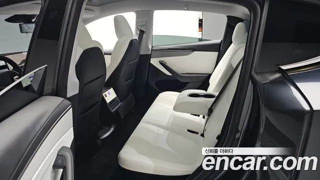 Tesla Model Y — Фото автомобиля 15
