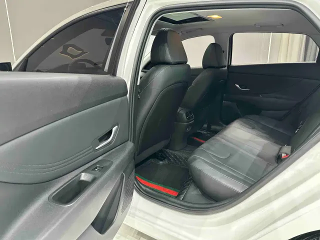 Hyundai Elantra — Фото автомобиля 17