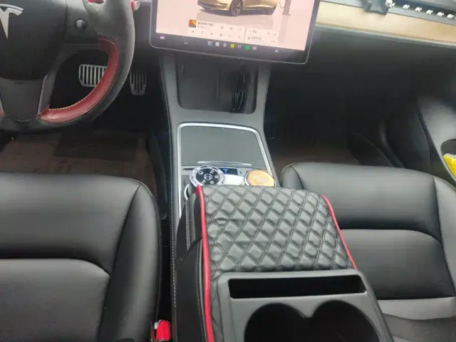 Tesla Model 3 — Фото автомобиля 16