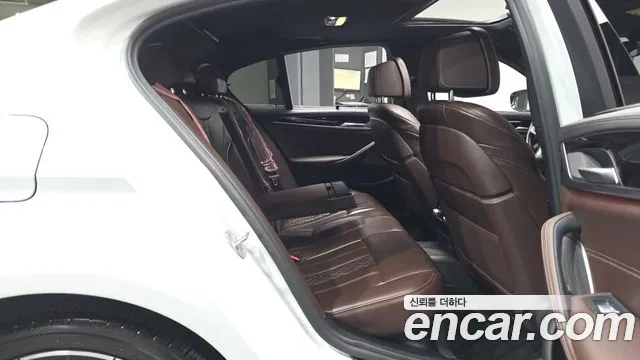 BMW 5 Series G30 — Фото автомобиля 16