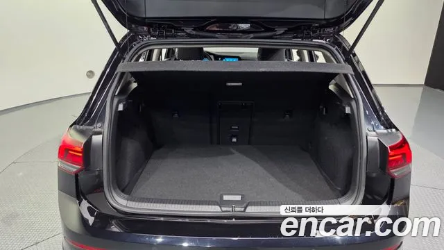 Volkswagen Golf Golf 8 поколение 2.0 TDI Premium — Фото автомобиля 18
