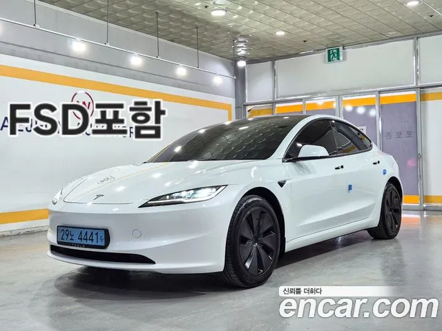 Tesla Model 3 — Фото автомобиля 2