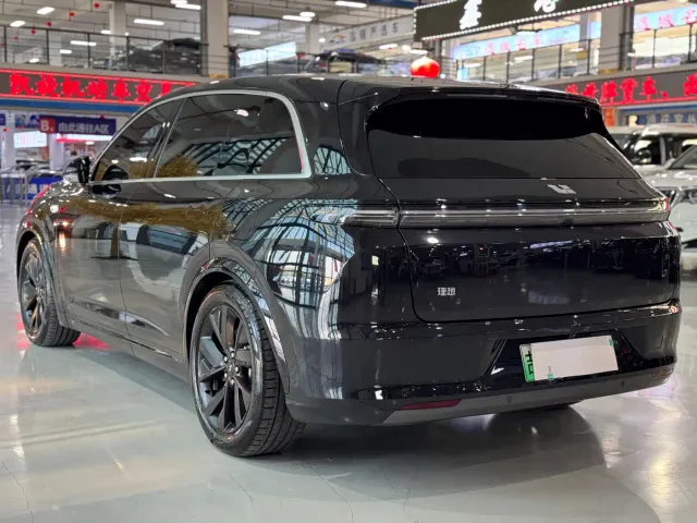 Li Auto L7 — Фото автомобиля 8