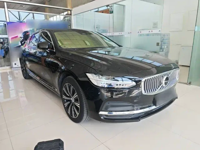 Volvo S90 — Фото автомобиля 3
