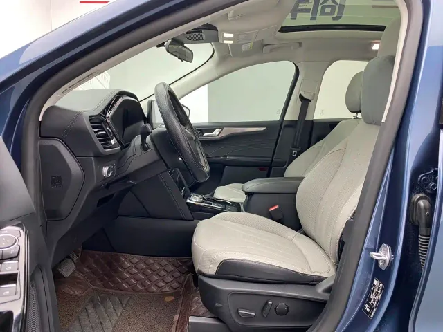 Ford Escape — Фото автомобиля 7