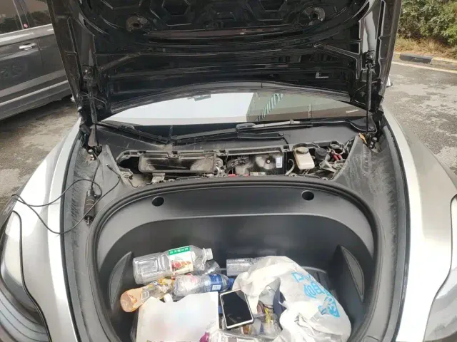 Tesla Model 3 — Фото автомобиля 21