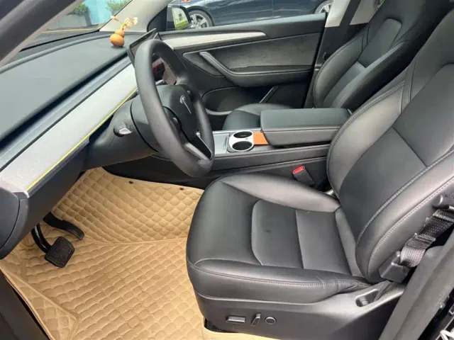 Tesla Model Y — Фото автомобиля 4