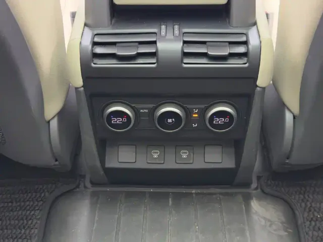 Land Rover Defender — Фото автомобиля 13