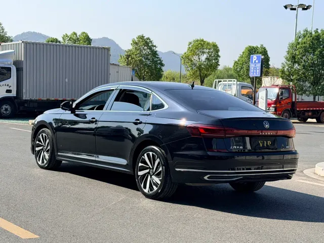 Volkswagen Passat — Фото автомобиля 6