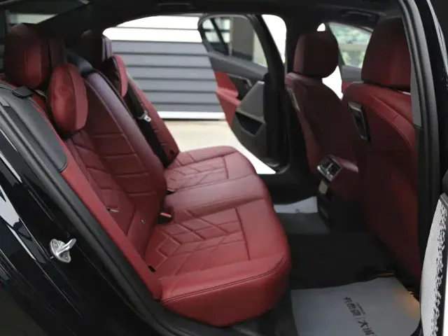 BMW 5 Series — Фото автомобиля 24