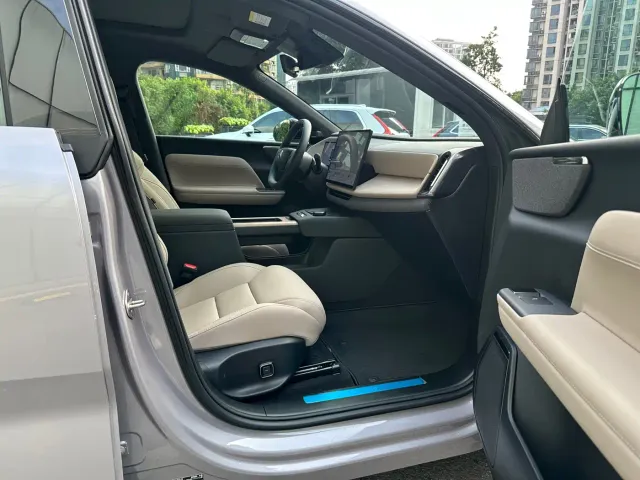 Volvo XC70 Plug-in Hybrid — Фото автомобиля 19