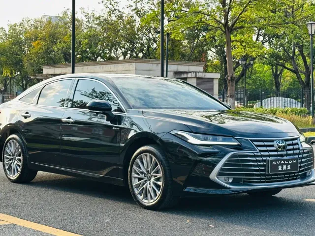 Toyota Avalon — Фото автомобиля 3