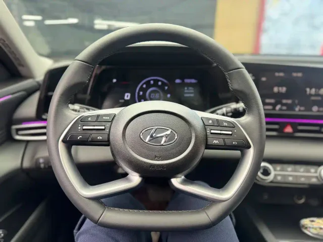 Hyundai Elantra — Фото автомобиля 12