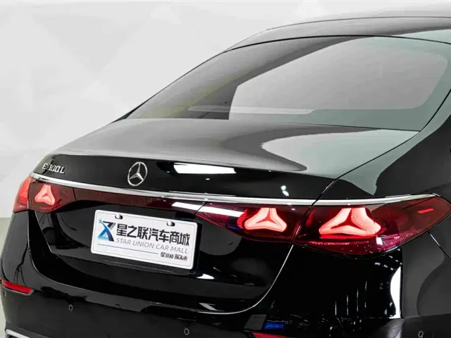 Mercedes-Benz E-Class — Фото автомобиля 8