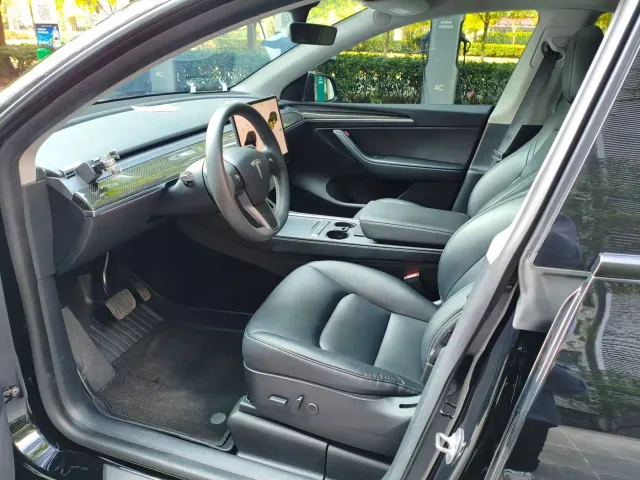 Tesla Model Y — Фото автомобиля 5