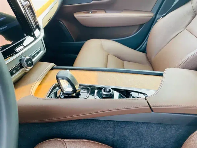 Volvo S90 — Фото автомобиля 23
