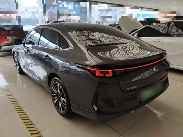 Changan Qiyuan A05 — Фото автомобиля 4