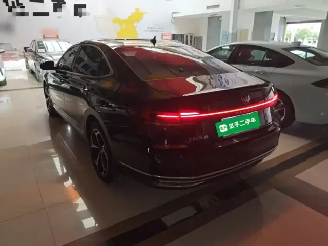 Volkswagen Passat — Фото автомобиля 4