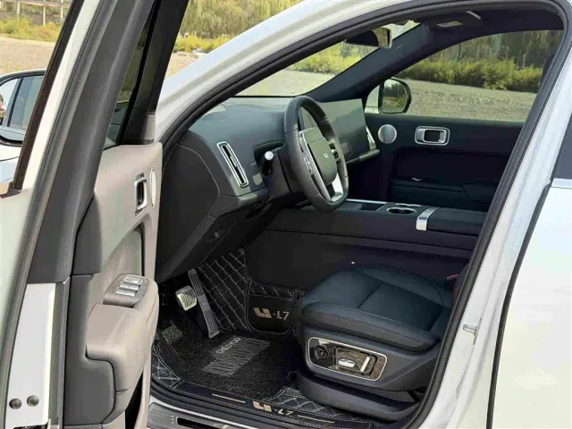 Li Auto L7 — Фото автомобиля 7