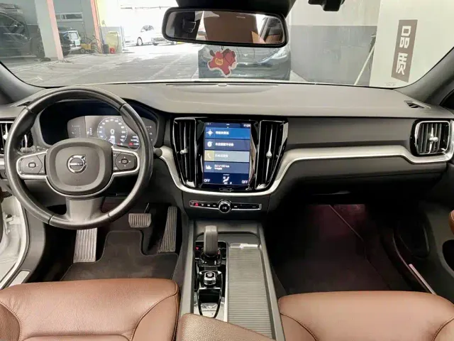 Volvo S60 — Фото автомобиля 8
