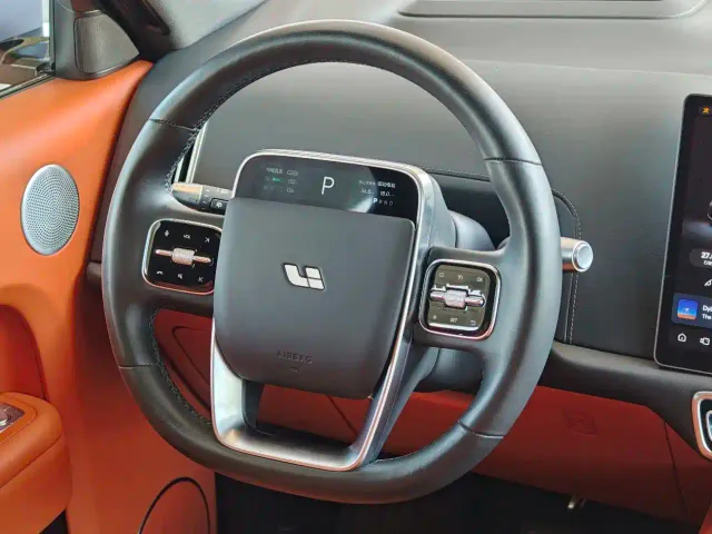 Li Auto L9 — Фото автомобиля 10
