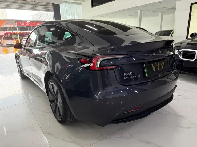 Tesla Model 3 — Фото автомобиля 7