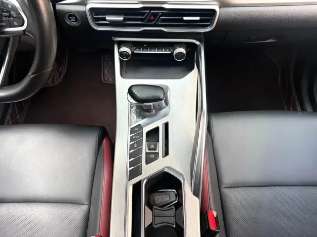 Geely Binyue 2021 1.4T DCT Diamond Edition — Фото автомобиля 10