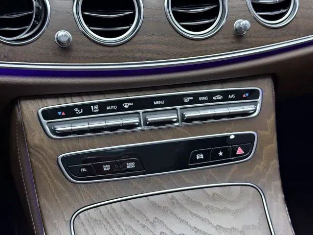 Mercedes-Benz E-Class — Фото автомобиля 14