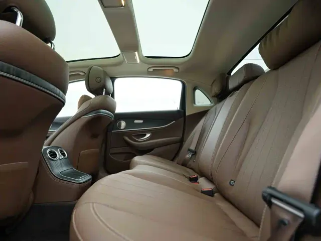 Mercedes-Benz E-Class — Фото автомобиля 20